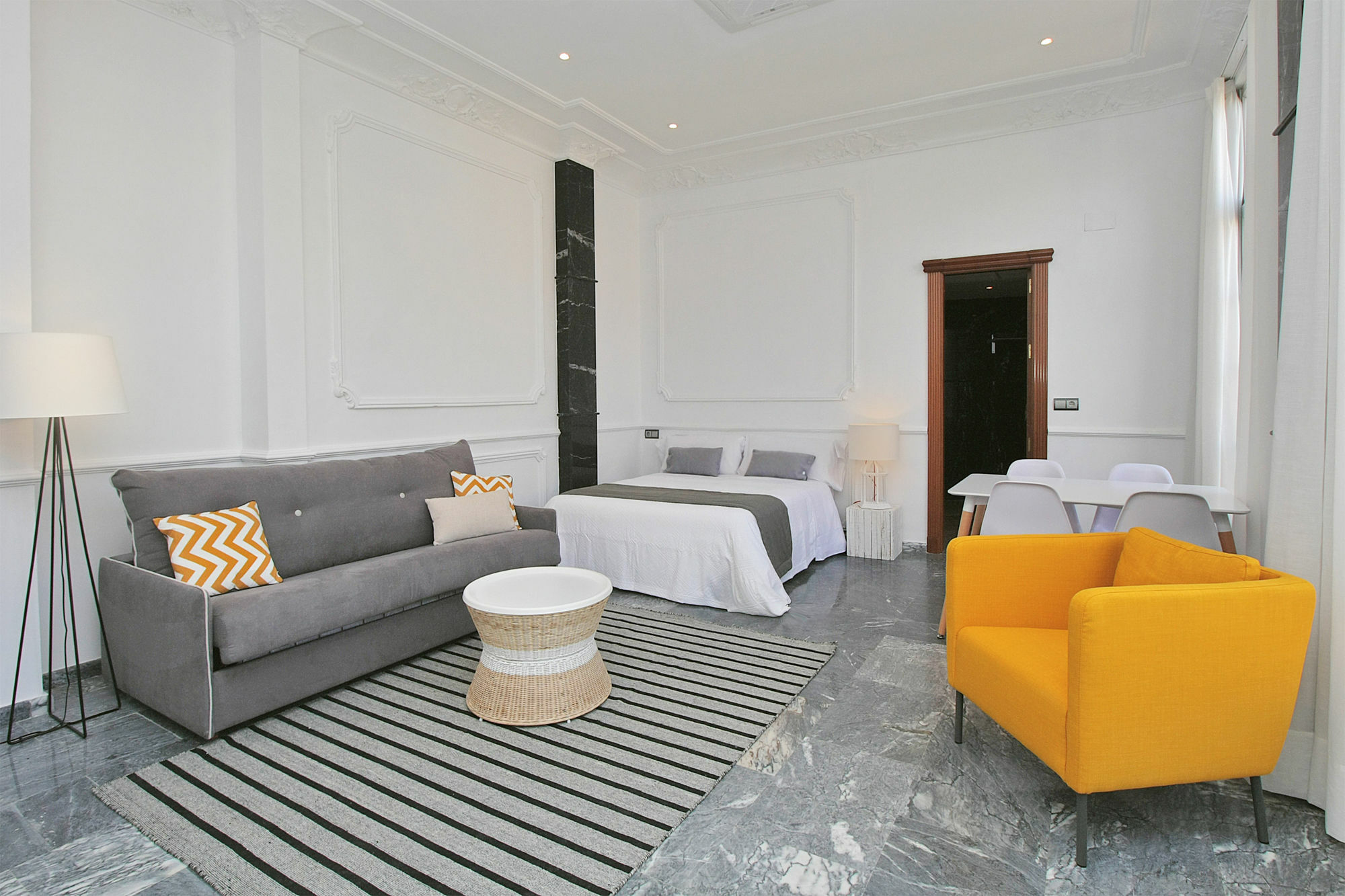 Apartamentos Plaza Constitucion - Larios Malaga Exterior photo