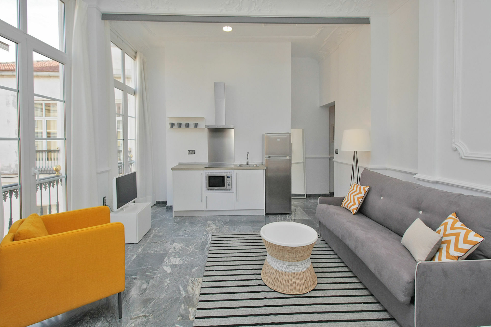 Apartamentos Plaza Constitucion - Larios Malaga Exterior photo