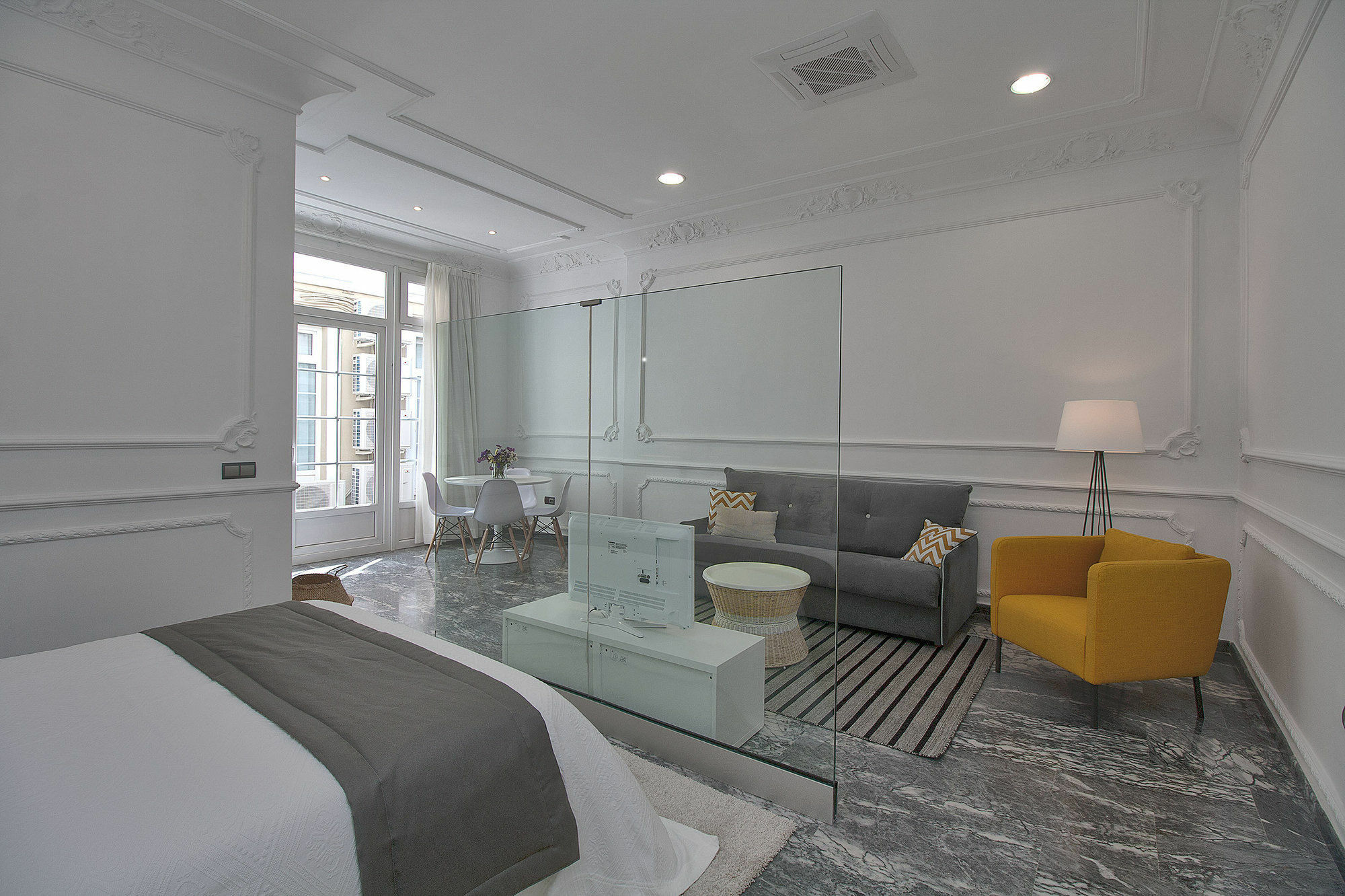 Apartamentos Plaza Constitucion - Larios Malaga Exterior photo